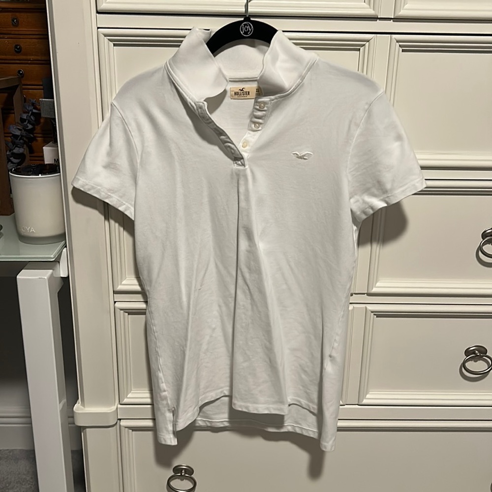 A white collared shirt, that is a size x large!